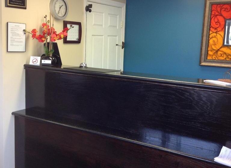 فندق Americas Best Value Inn New London Mystic