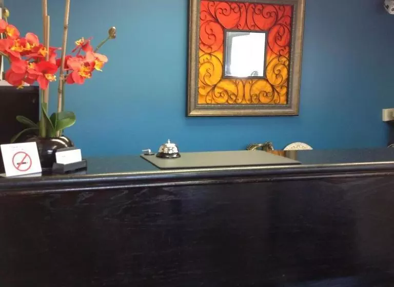 Отель Americas Best Value Inn New London Mystic