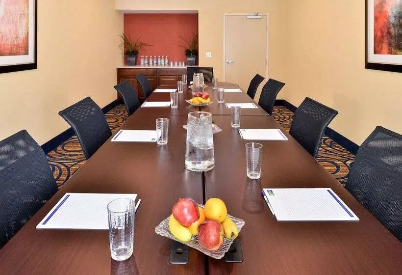 Hotelli Holiday Inn Express & Suites Peekskill Lower Hudson Valley, An Ihg