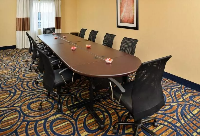 Hotelli Holiday Inn Express & Suites Peekskill Lower Hudson Valley, An Ihg