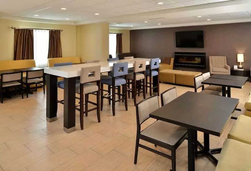 Hotelli Holiday Inn Express & Suites Peekskill Lower Hudson Valley, An Ihg