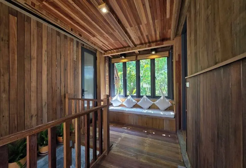 Hotelli LA A NATU Sam Roi Yot