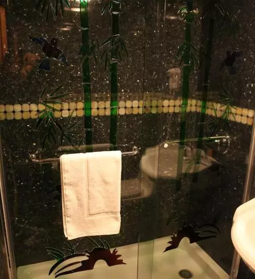 בית מלון כפרי Paris Suites