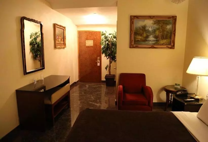 בית מלון כפרי Paris Suites