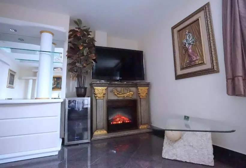 בית מלון כפרי Paris Suites