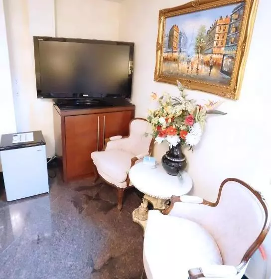 בית מלון כפרי Paris Suites