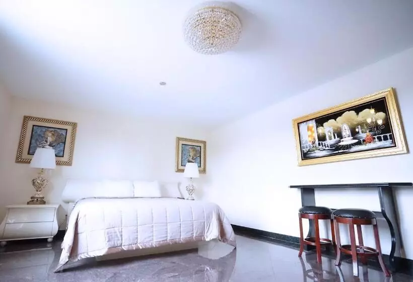 בית מלון כפרי Paris Suites