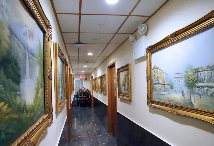 בית מלון כפרי Paris Suites