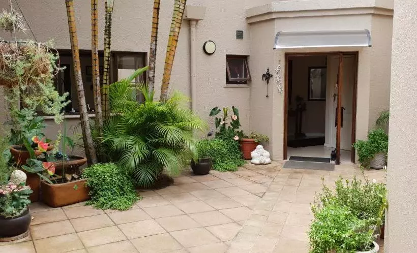 Отель Sunbirds Bed & Breakfast