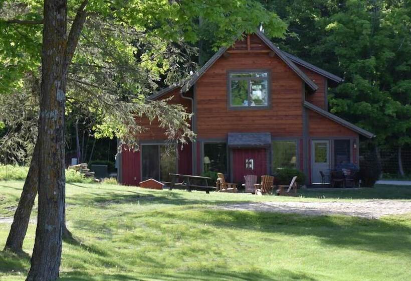 فندق Trappers Landing Lodge