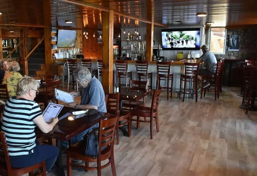 ホテル Trappers Landing Lodge