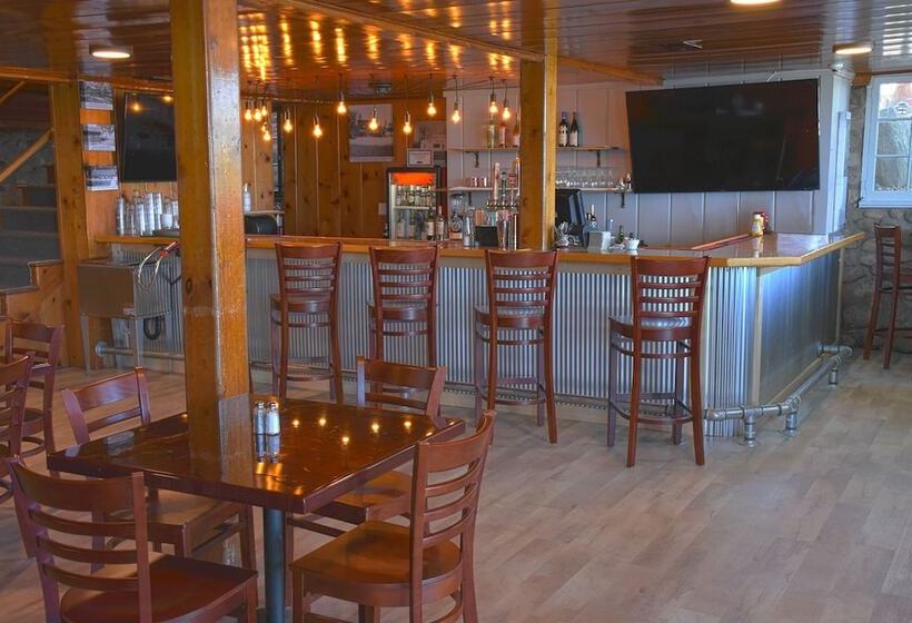 فندق Trappers Landing Lodge