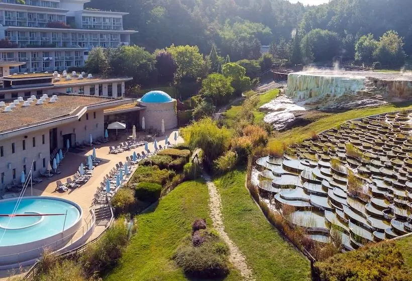 渡假胜地  Hunguest Saliris