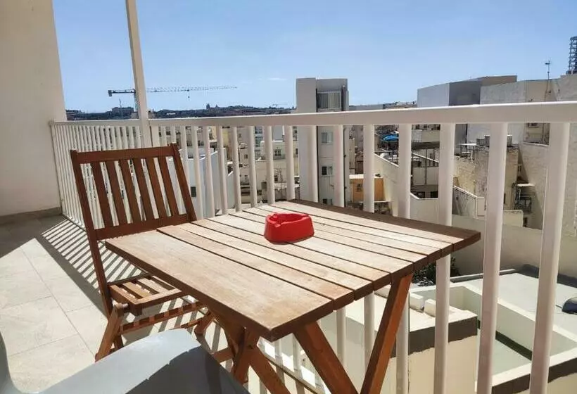Modern Apartment In Gzira