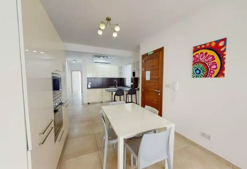 Modern Apartment In Gzira