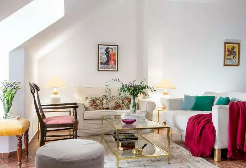 La Casa De San Fernando Con Vistas A Los Reales Alcázares