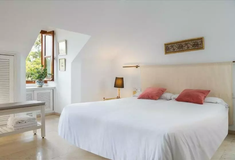 La Casa De San Fernando Con Vistas A Los Reales Alcázares