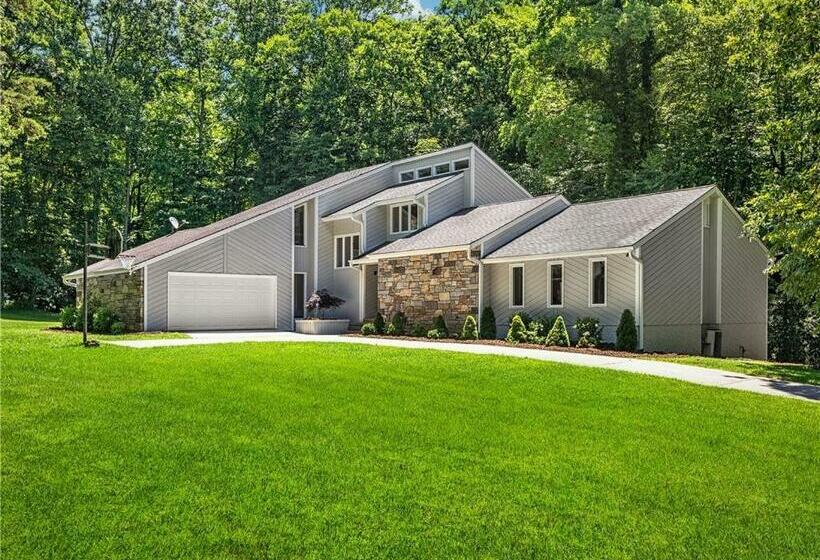 Secluded Oasis In Asheville! Game Room Movie Theater Hot Tub   20 Min To Biltmore!