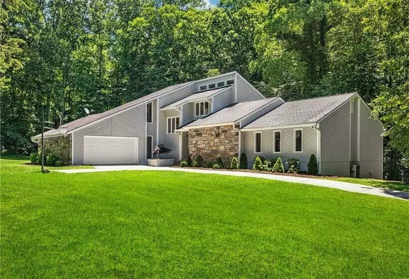 Secluded Oasis In Asheville! Game Room Movie Theater Hot Tub   20 Min To Biltmore!