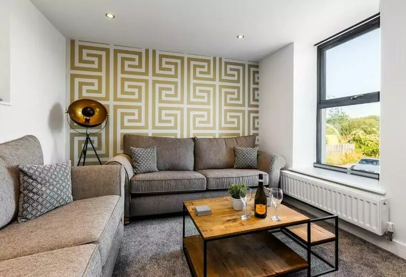 Victoria Place   3 Bed Apartment, Parking, Wi Fi