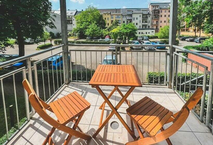 Zentrum, 2r, Balkon, Wifi, 4p, Modern, Ruhig