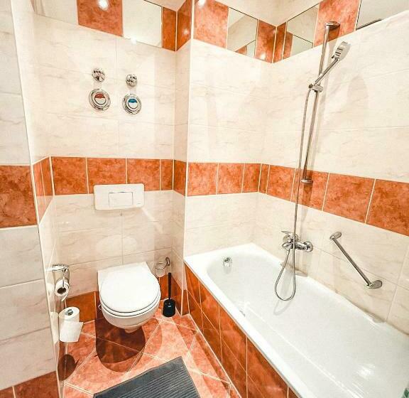 Zentrum, 2r, Balkon, Wifi, 4p, Modern, Ruhig