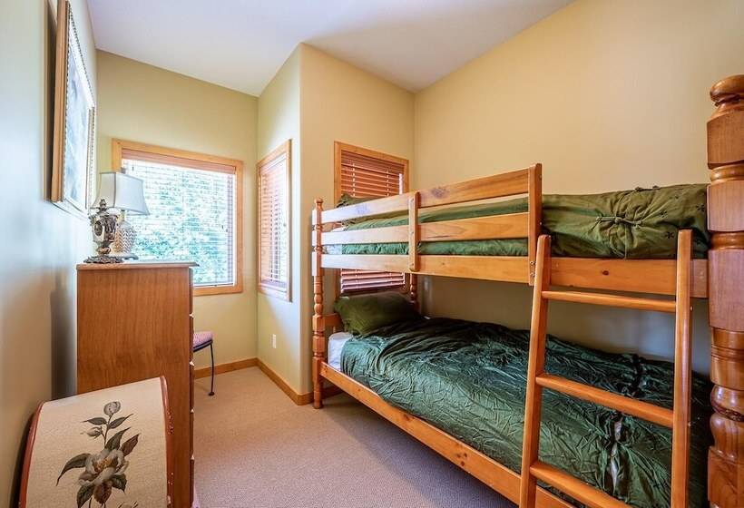 Bear S Paw Chalet   Amazing Location & Ski In/out