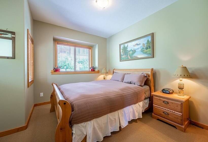 Bear S Paw Chalet   Amazing Location & Ski In/out