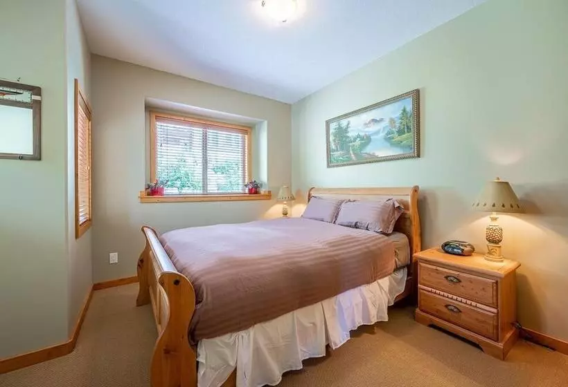 Bear S Paw Chalet   Amazing Location & Ski In/out