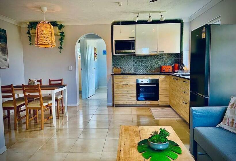 Broadbeach, Stylish Apartment Close To Everything