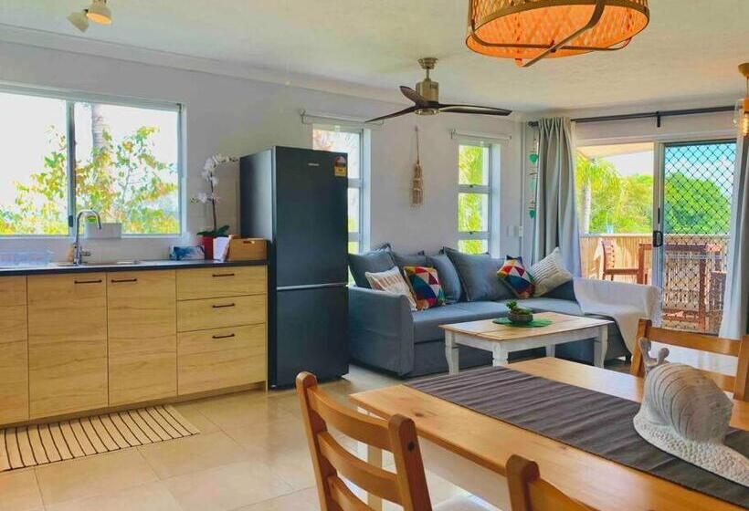 Broadbeach, Stylish Apartment Close To Everything