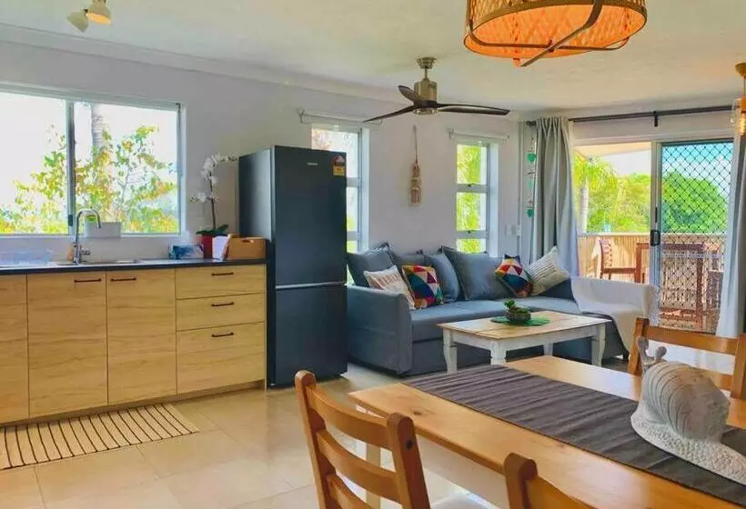 Broadbeach, Stylish Apartment Close To Everything