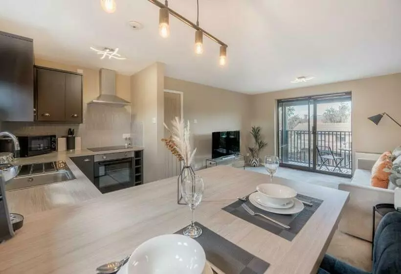 Waterlily Apartment   Beautiful 1 Bed With Overlooking Balcony