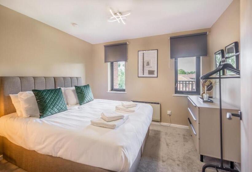 Waterlily Apartment   Beautiful 1 Bed With Overlooking Balcony