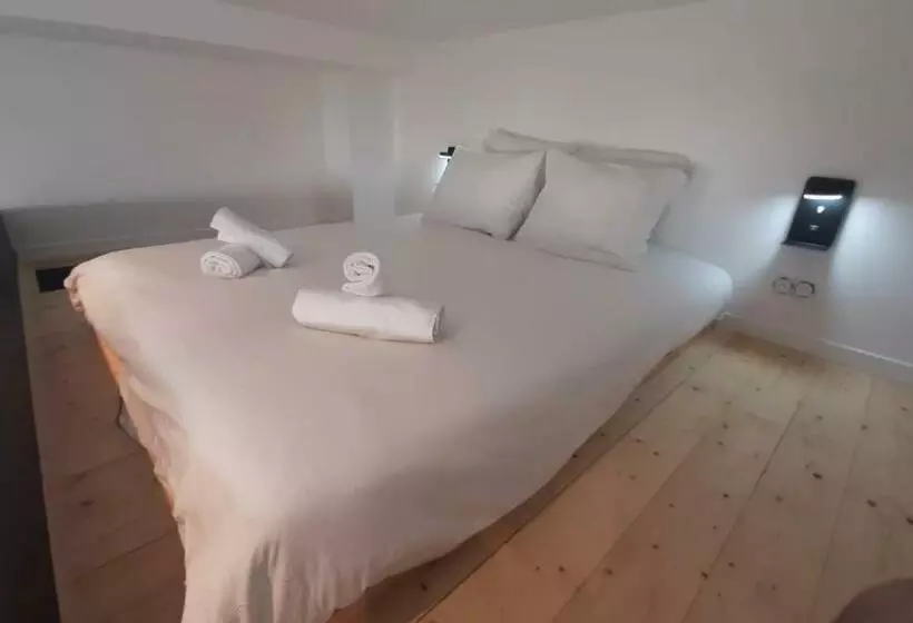 Modern Loft In Paris Montreuil