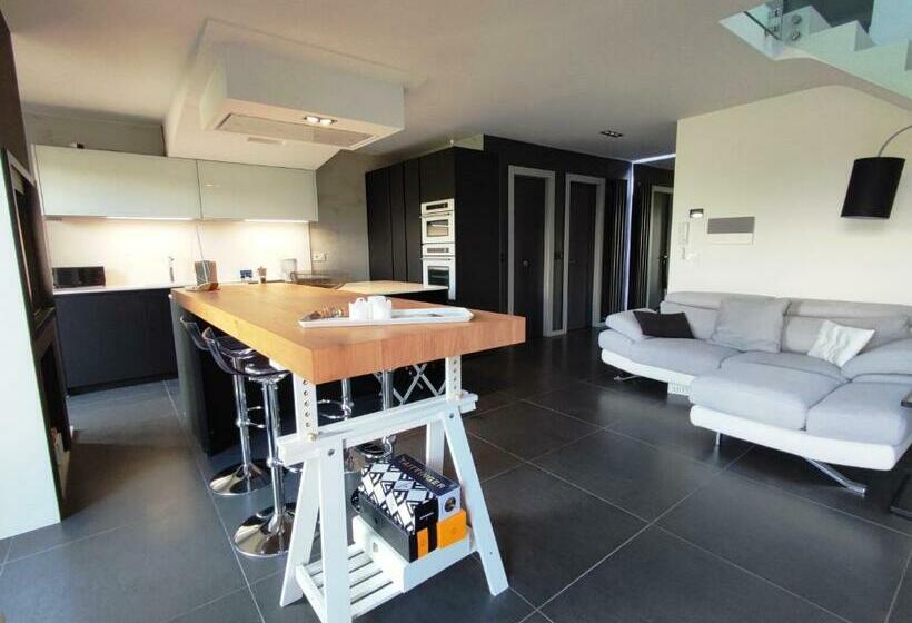 Incantevole Vista Dalle Mura Del Castello