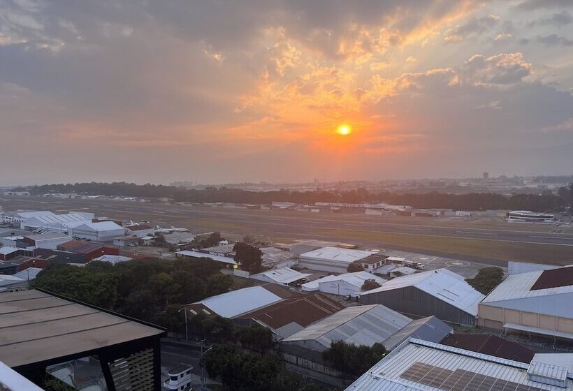 La Casa Del Avión, Aeropuerto Ciudad De Guatemala, Narama