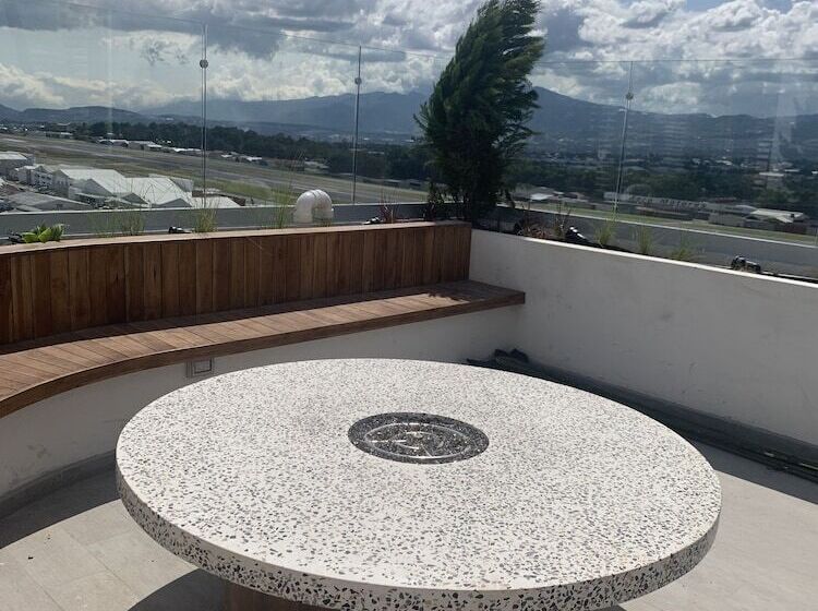 La Casa Del Avión, Aeropuerto Ciudad De Guatemala, Narama