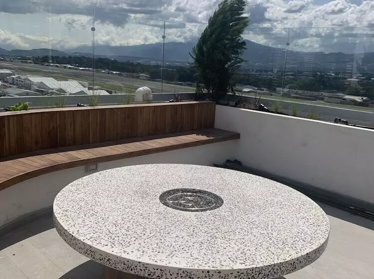 La Casa Del Avión, Aeropuerto Ciudad De Guatemala, Narama
