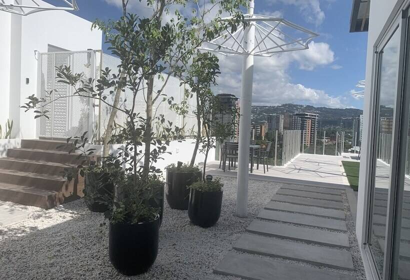 La Casa Del Avión, Aeropuerto Ciudad De Guatemala, Narama