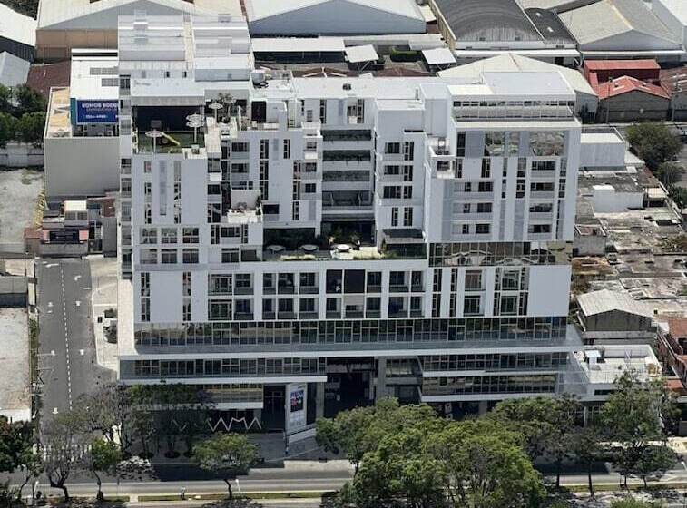 La Casa Del Avión, Aeropuerto Ciudad De Guatemala, Narama