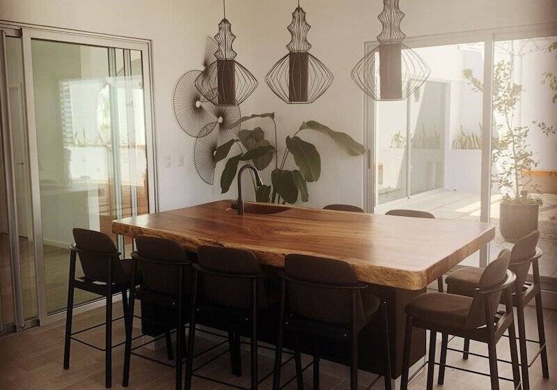 La Casa Del Avión, Aeropuerto Ciudad De Guatemala, Narama