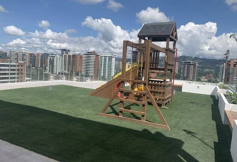 La Casa Del Avión, Aeropuerto Ciudad De Guatemala, Narama