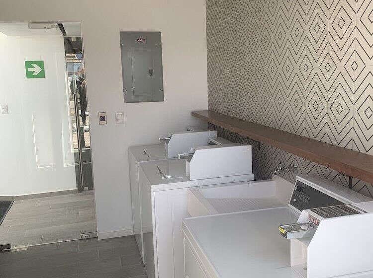 La Casa Del Avión, Aeropuerto Ciudad De Guatemala, Narama