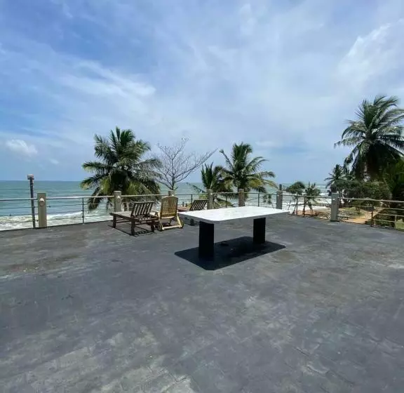 Oasis Beach Villa