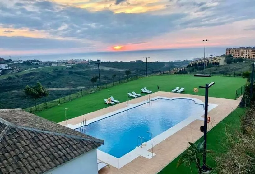 Top Sea View Apartment   7 Minutes To Sotogrande