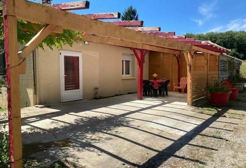 Appartement Indépendant, Terrasse Couverte, Rouge