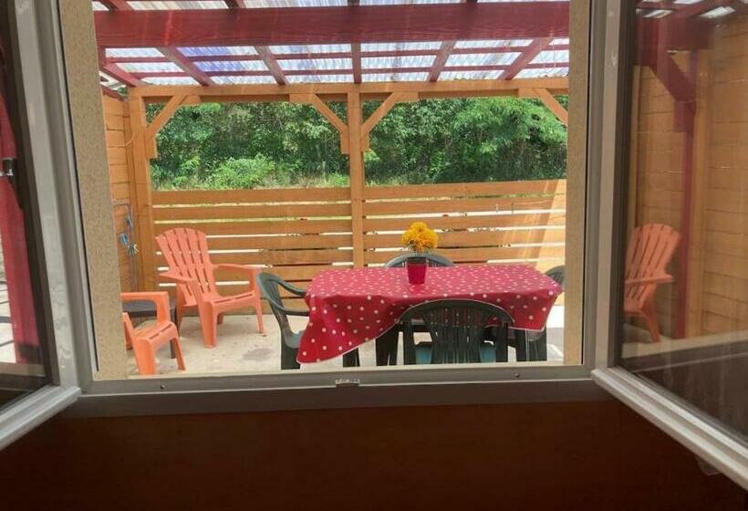 Appartement Indépendant, Terrasse Couverte, Rouge