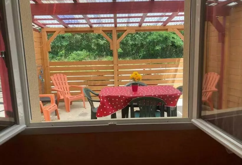 Appartement Indépendant, Terrasse Couverte, Rouge