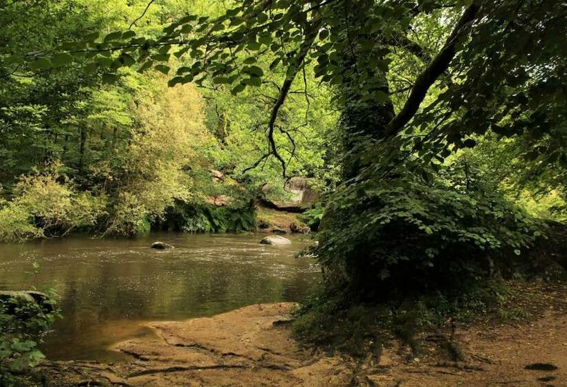 Appartement Indépendant, Terrasse Couverte, Rouge